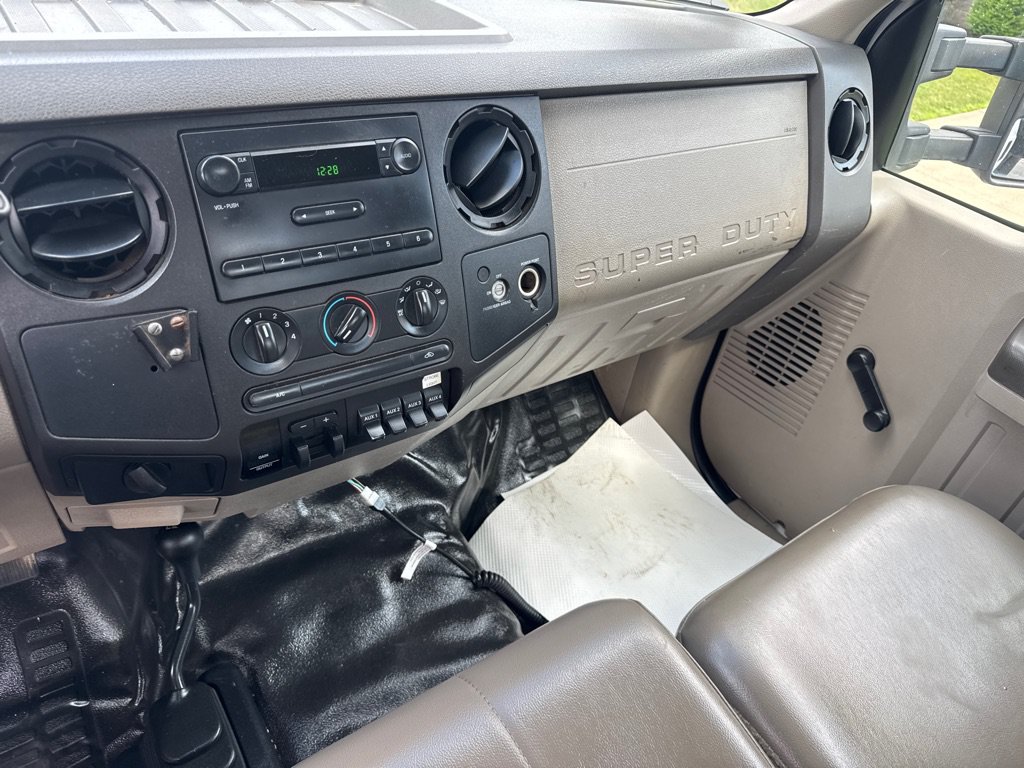 Used 2008 Ford F350 4x4 Regular Cab DRW Super Duty image 13