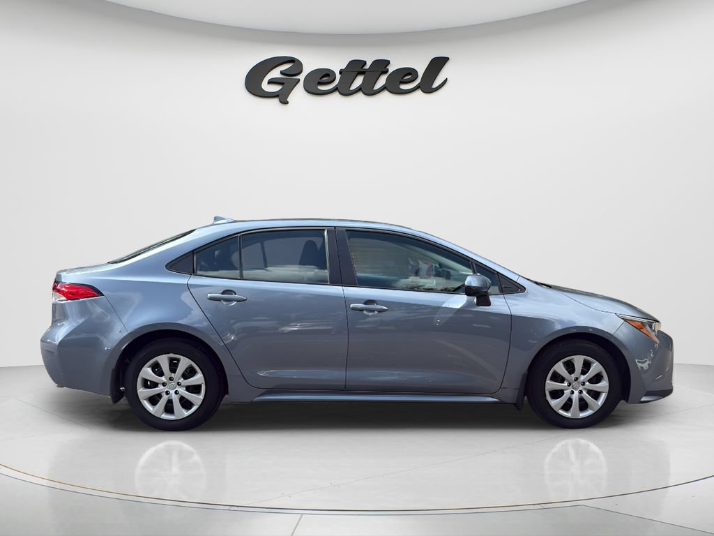 Used 2025 Toyota Corolla LE FWD image 4