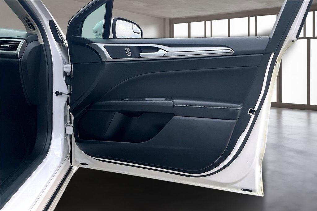 Used 2018 Ford Fusion SE w/ Fusion SE Technology Package image 25