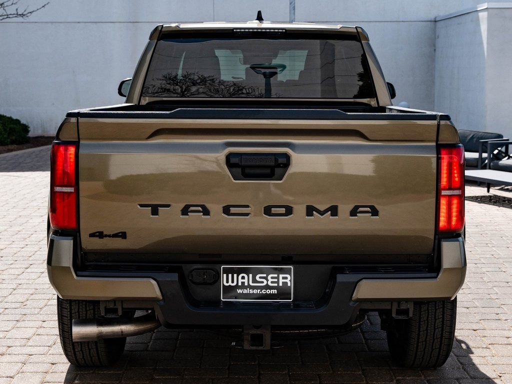 Used 2025 Toyota Tacoma TRD Sport AWD/4WD image 7