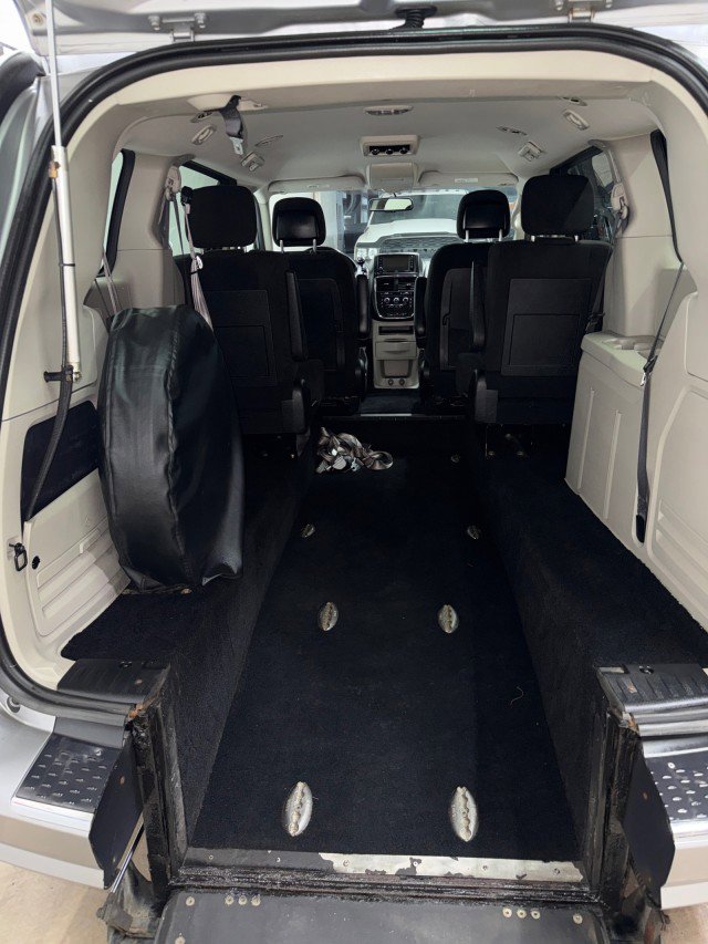 Used 2017 Dodge Grand Caravan SE w/ Power Window Group FWD image 2