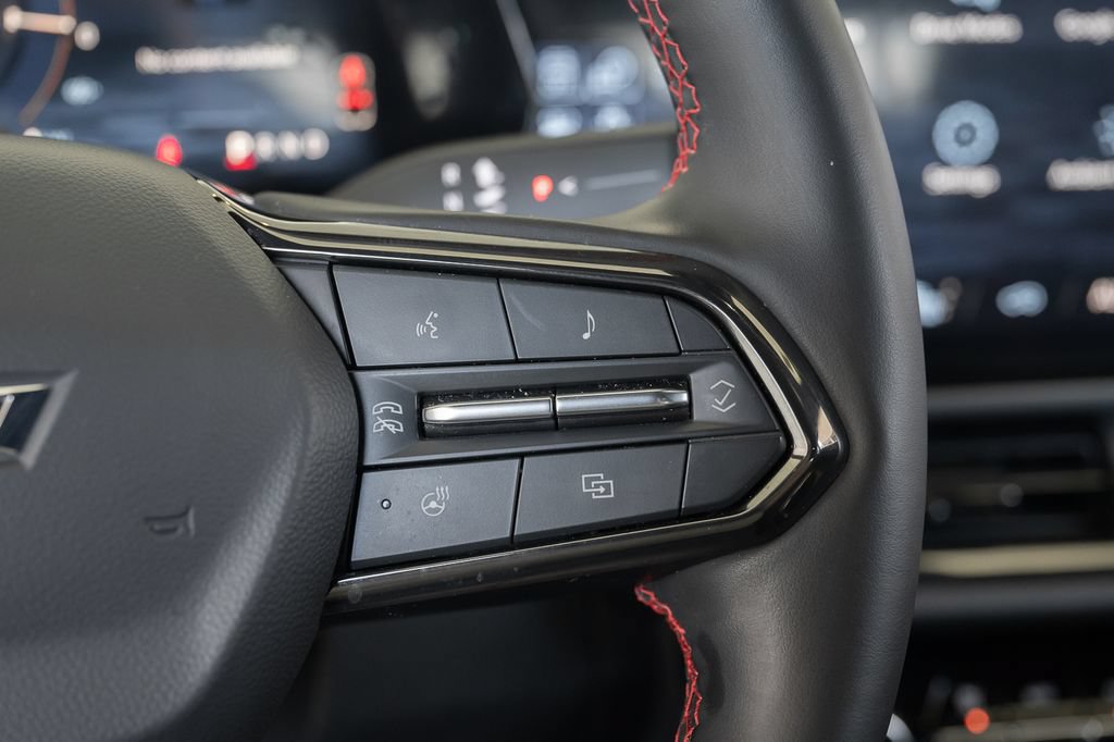 Used 2024 Chevrolet Equinox EV RS FWD image 24