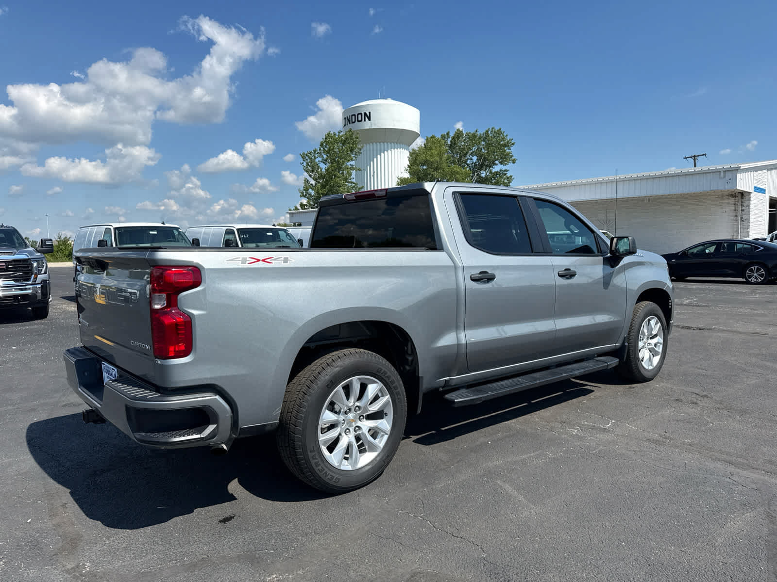 Certified 2025 Chevrolet Silverado 1500 Custom AWD/4WD image 5