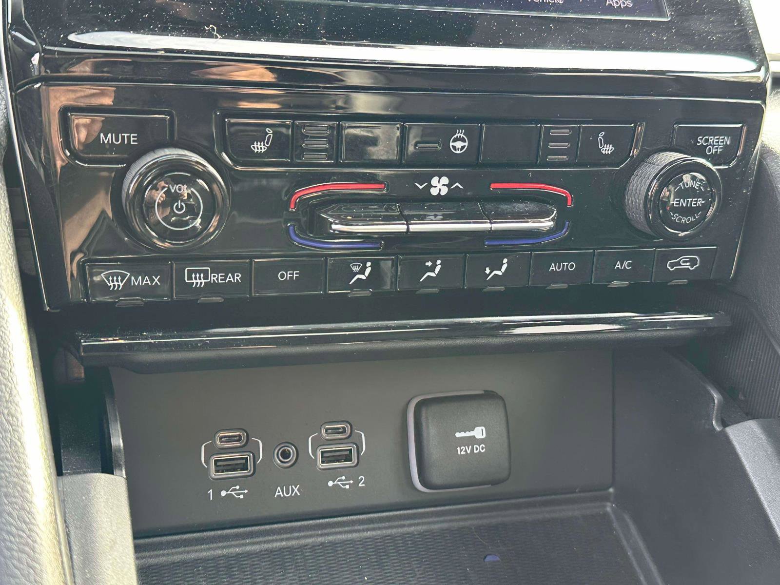 Used 2024 Jeep Grand Cherokee Altitude image 28