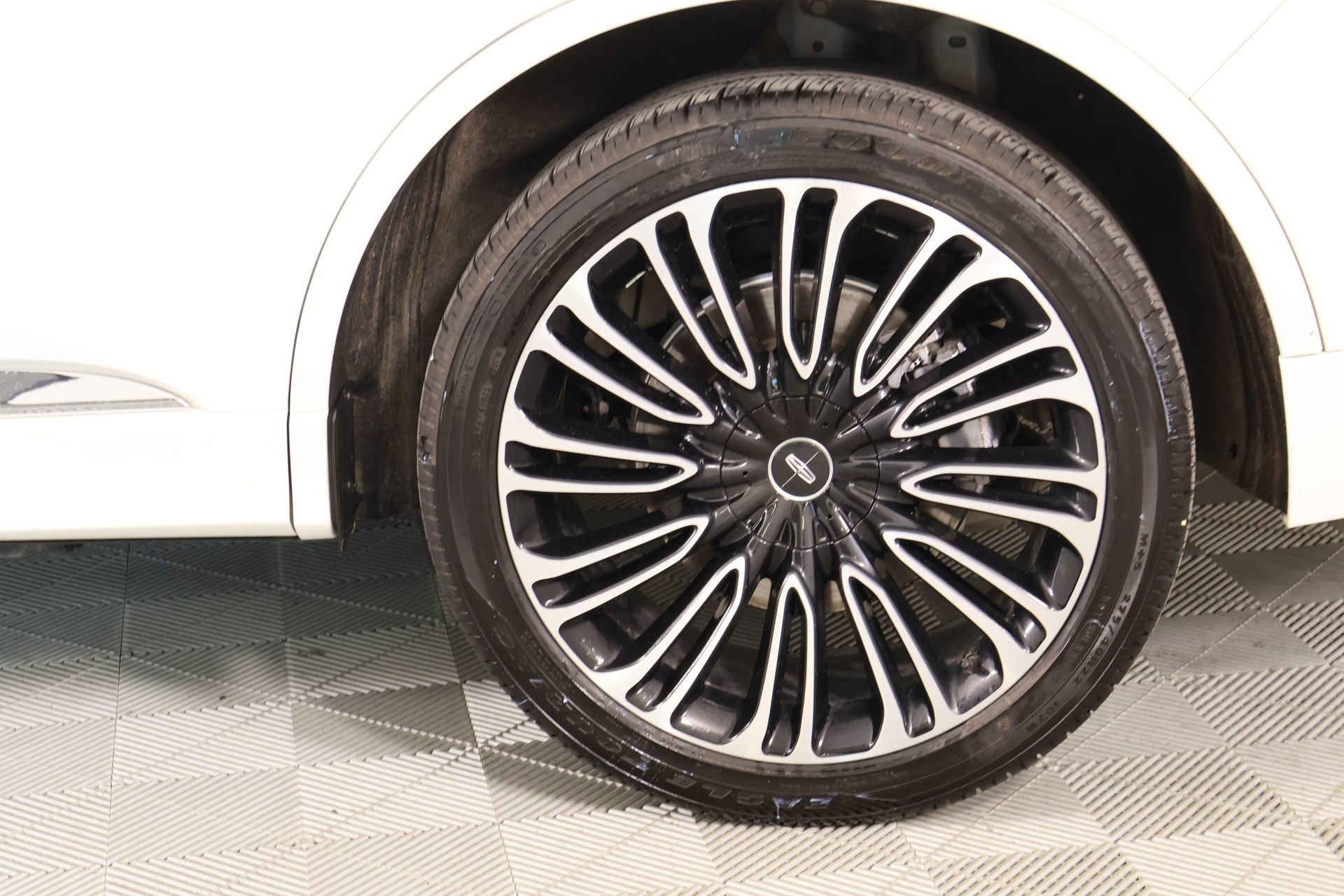 Used 2022 Lincoln Aviator Black Label w/ Class IV Trailer Tow Package AWD/4WD image 21