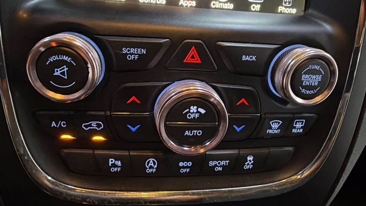 Used 2017 Dodge Durango SXT w/ Quick Order Package 23B AWD/4WD image 20