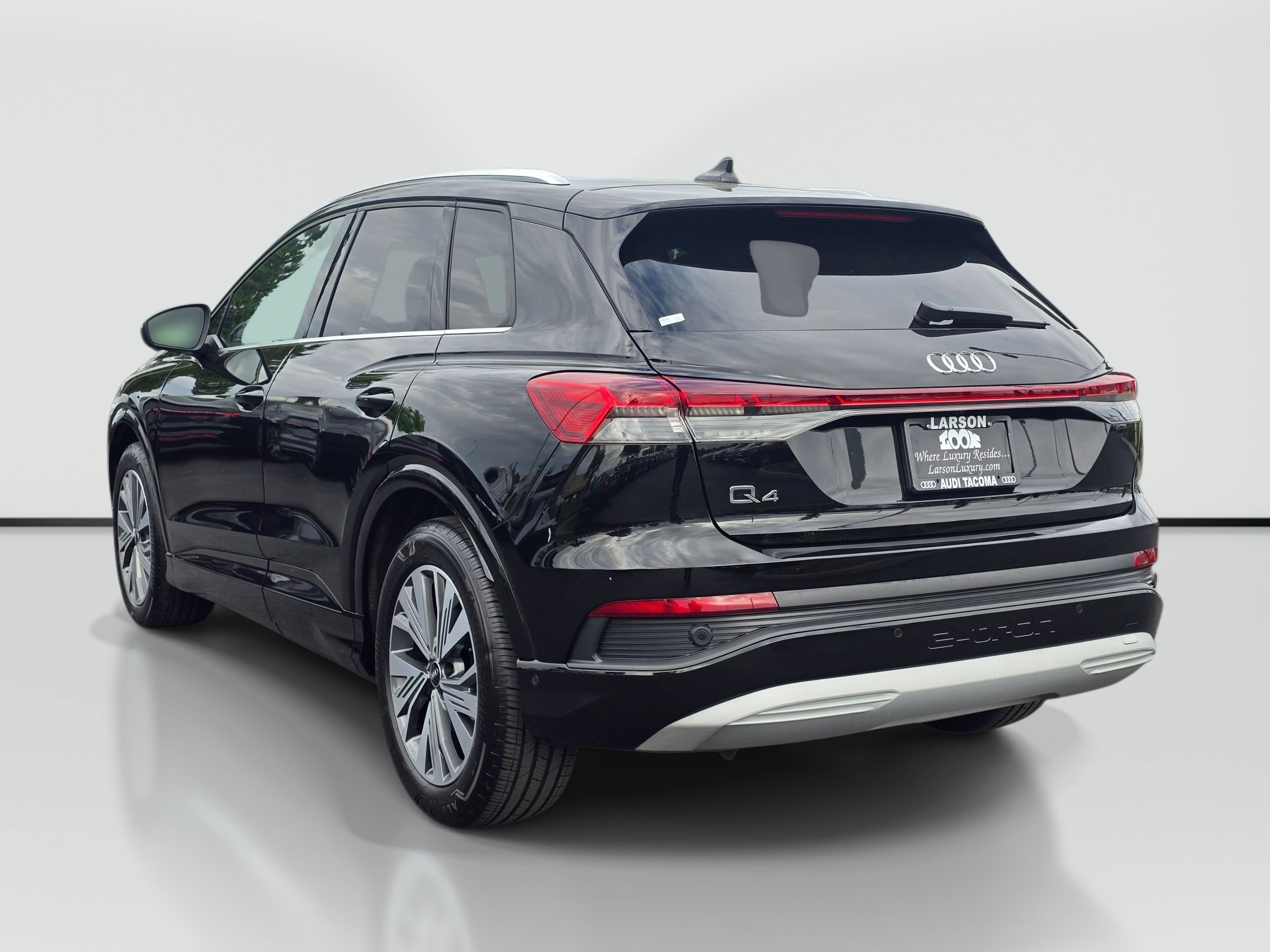 Used 2023 Audi Q4 e-tron Premium Plus w/ Premium Plus RWD image 3