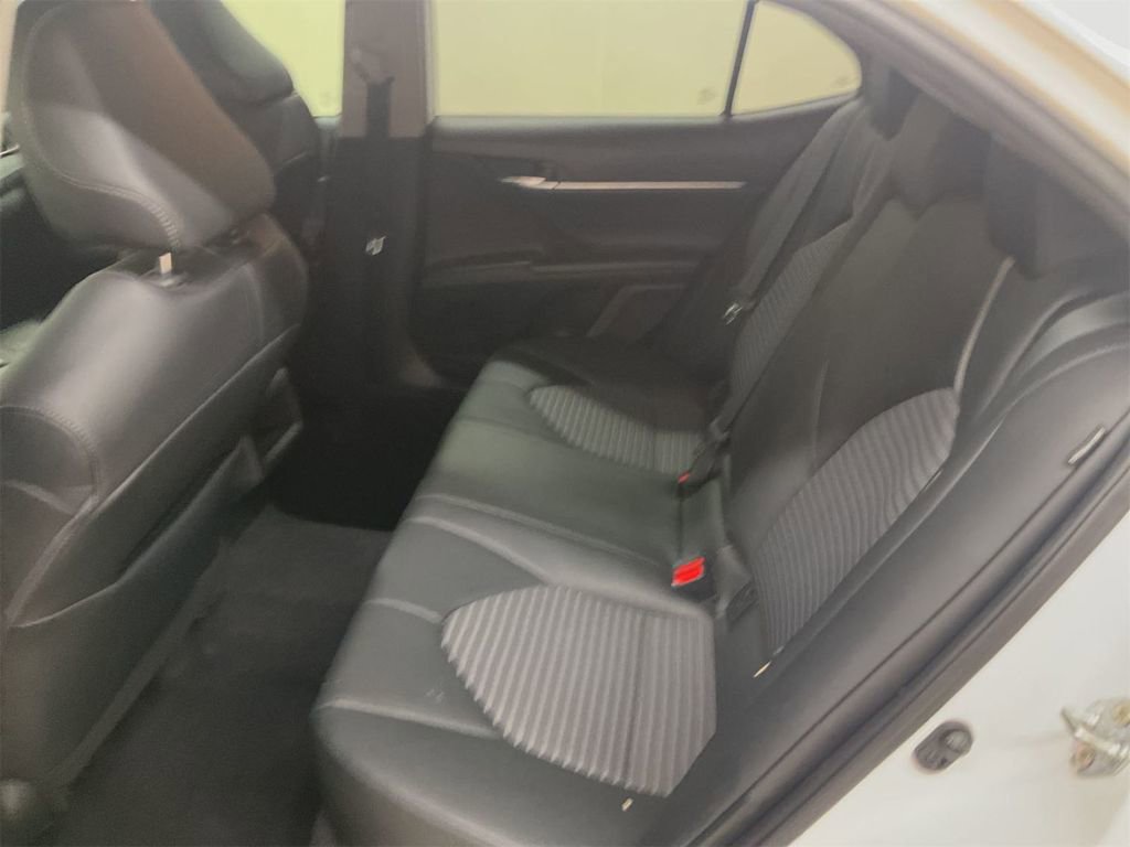 Used 2021 Toyota Camry SE image 8