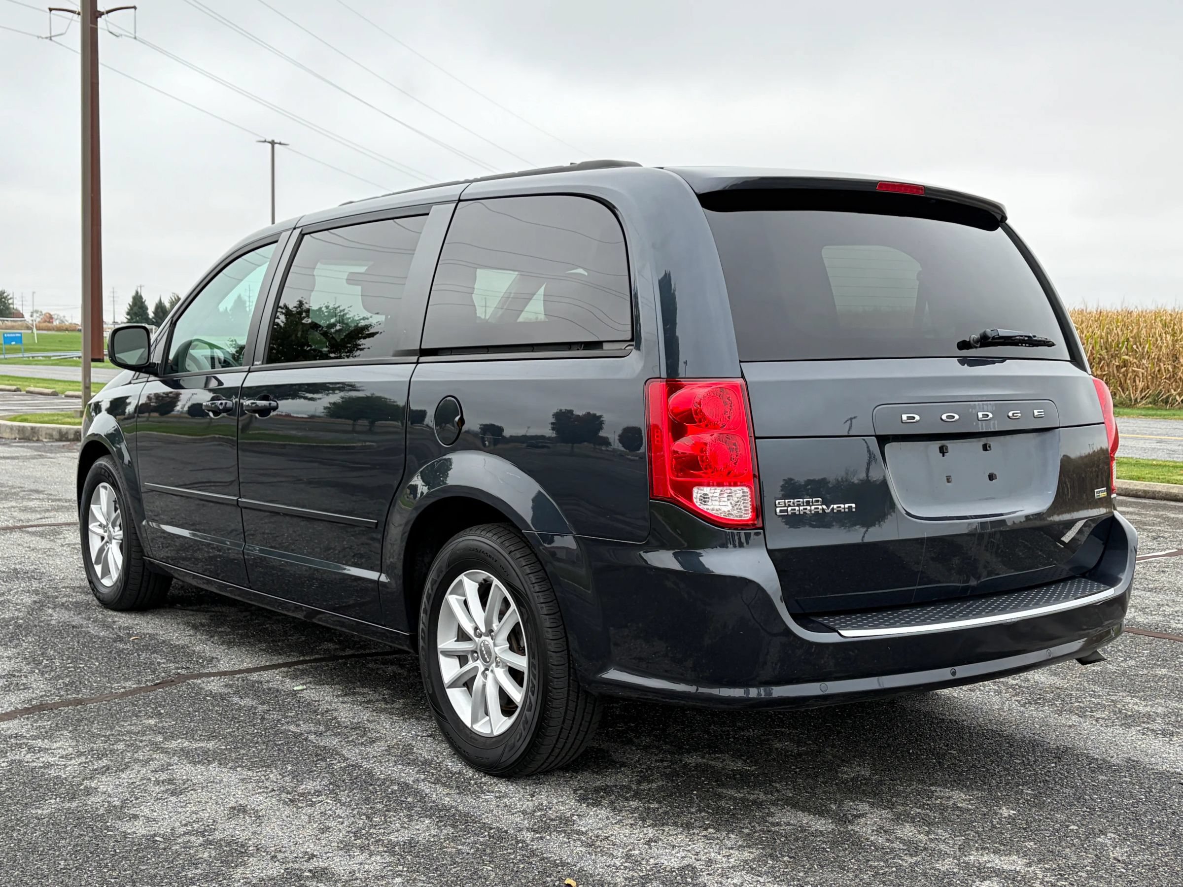 Used 2013 Dodge Grand Caravan SXT w/ Rear Park Assist Pkg FWD image 11