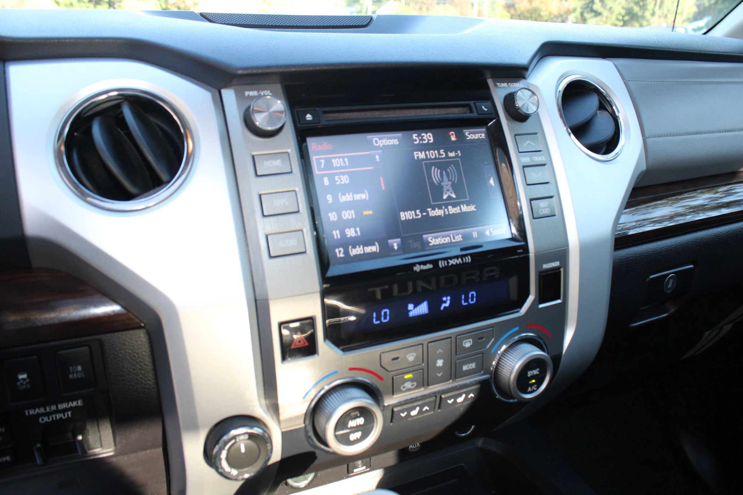 Used 2016 Toyota Tundra Limited w/ Limited Premium Package AWD/4WD image 9