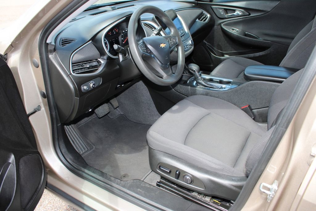 Used 2023 Chevrolet Malibu LT image 11
