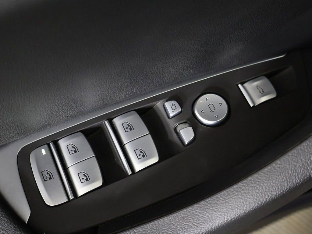 Used 2025 BMW X4 xDrive30i image 43