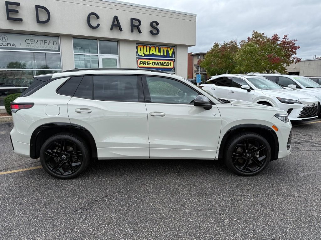 Used 2025 Volkswagen Tiguan SE R-Line AWD/4WD image 2