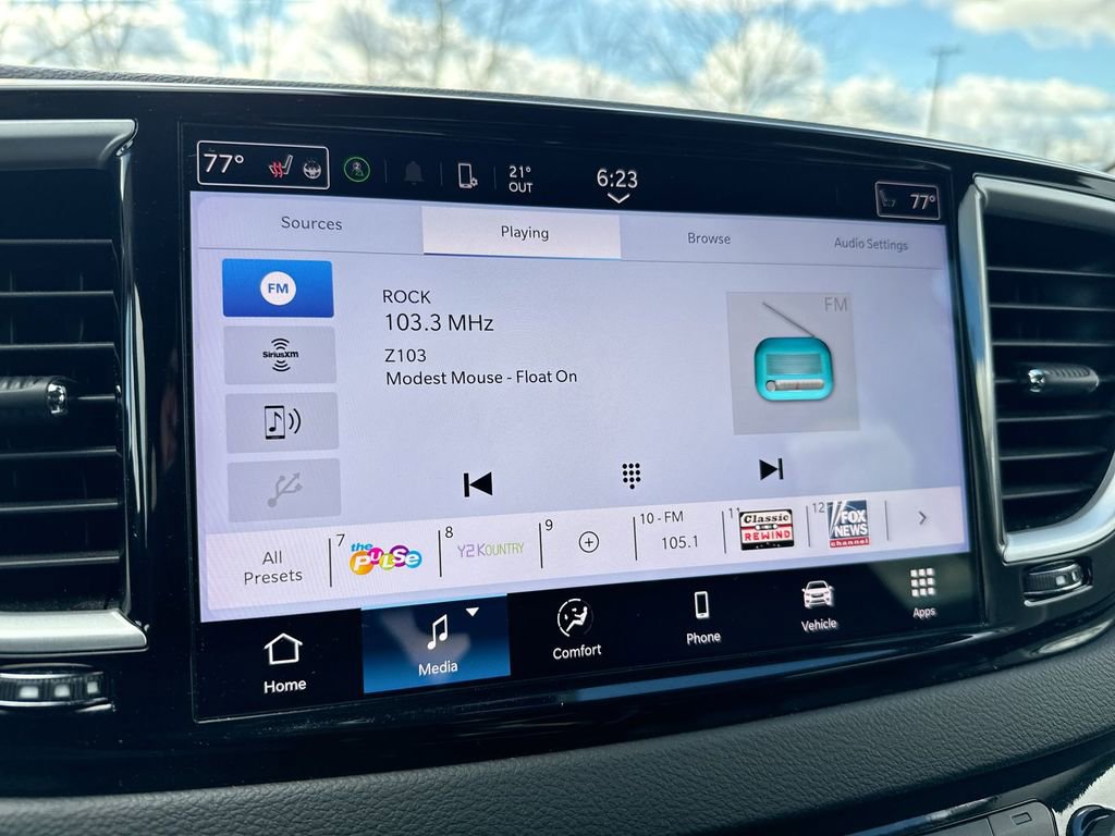 Used 2024 Chrysler Pacifica Touring-L image 14