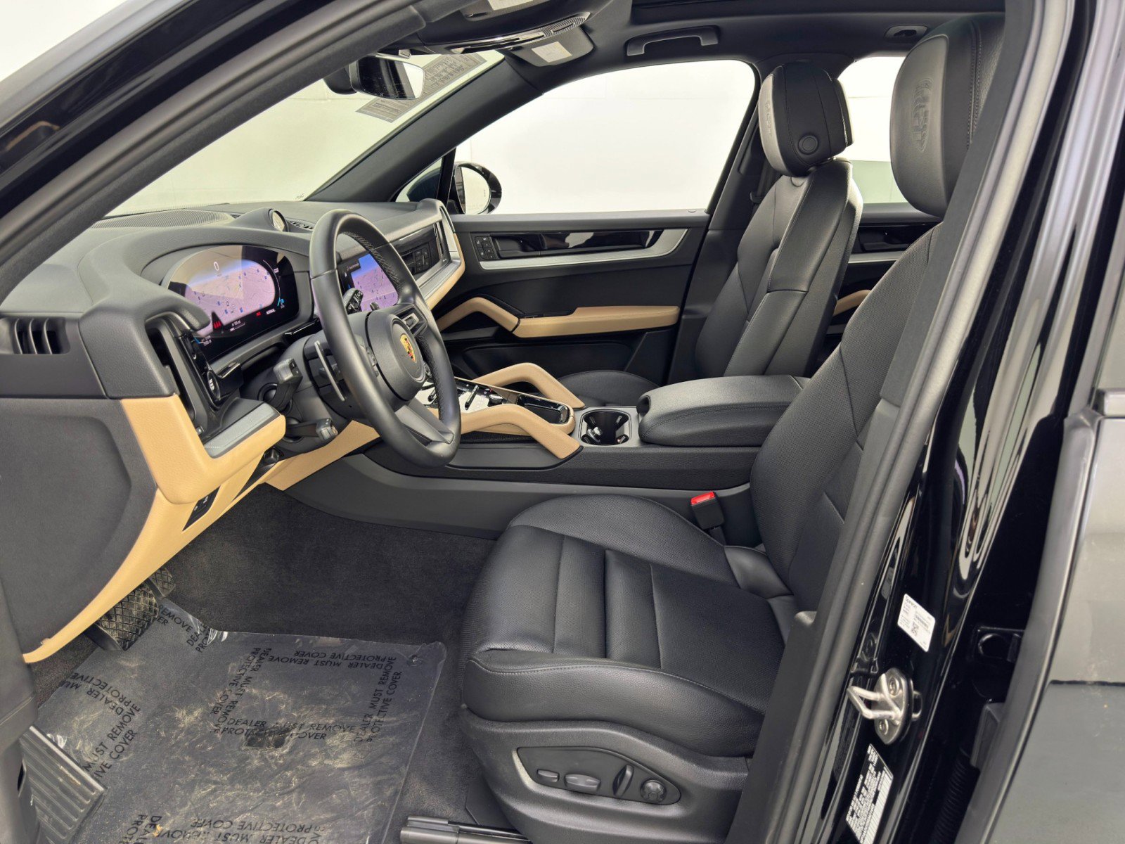 Used 2024 Porsche Cayenne w/ Sport Chrono Package image 17