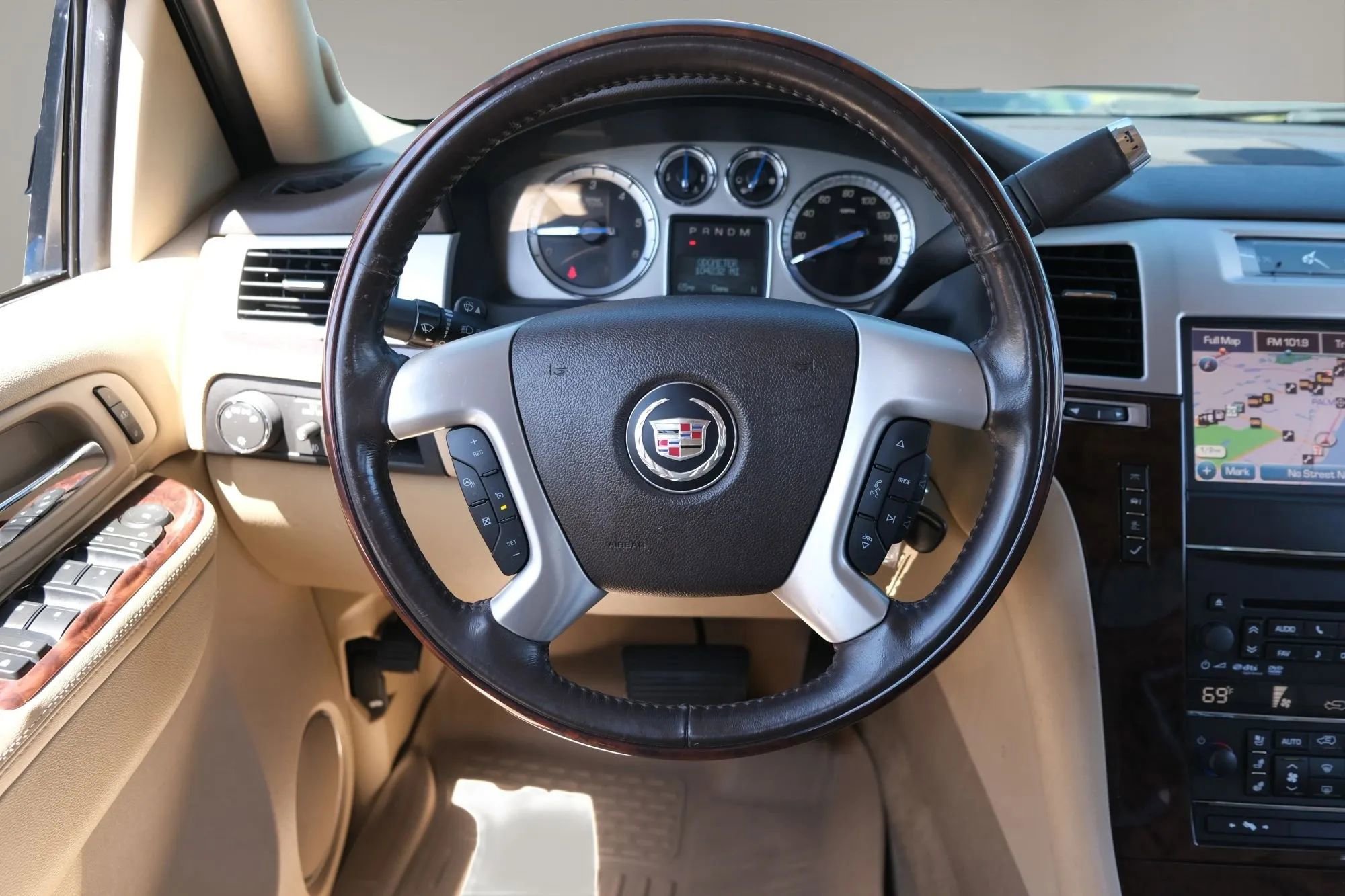 Used 2013 Cadillac Escalade EXT Premium image 26