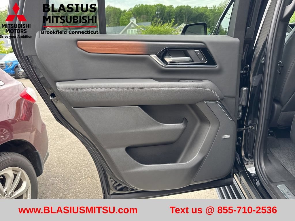 Used 2026 GMC Yukon Denali w/ Sun & Power Step Package AWD/4WD image 40