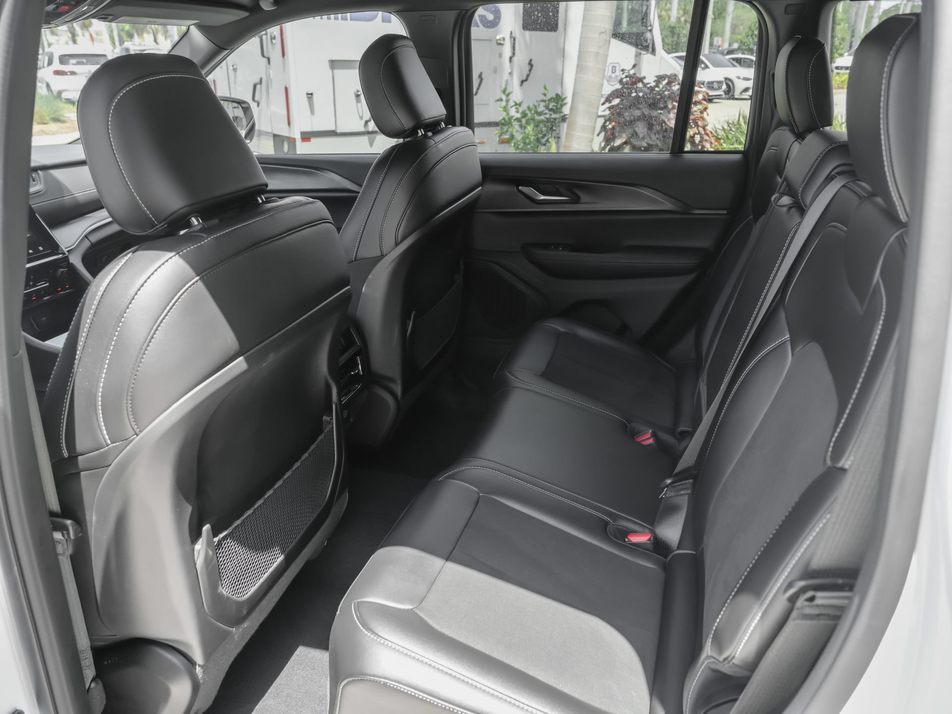 Used 2025 Jeep Grand Cherokee Altitude RWD image 35