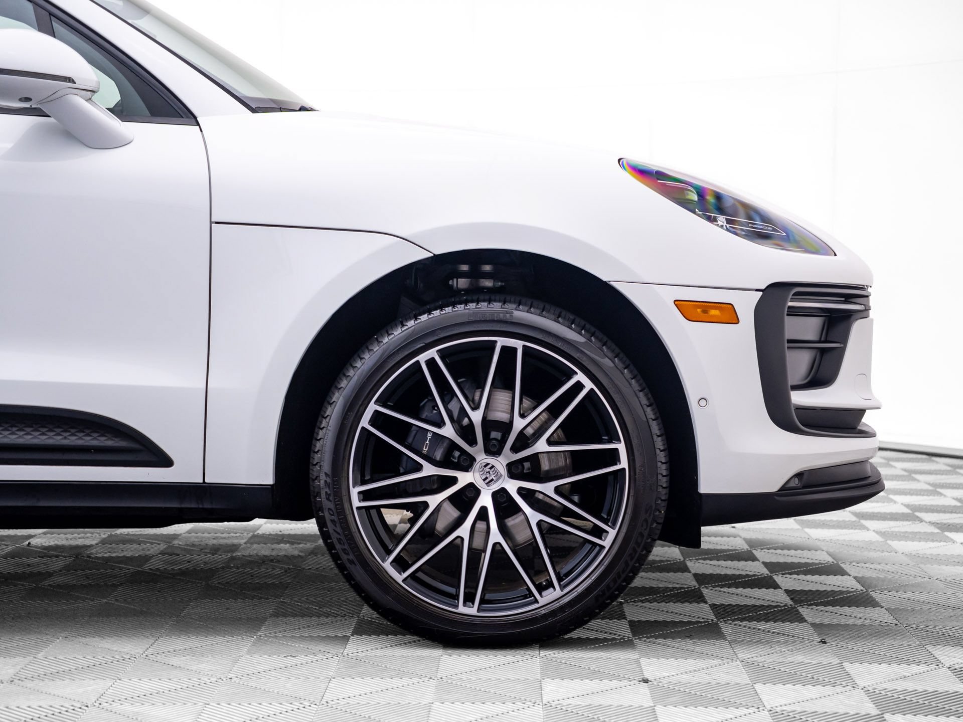 Certified 2024 Porsche Macan w/ Premium Plus Package AWD/4WD image 34