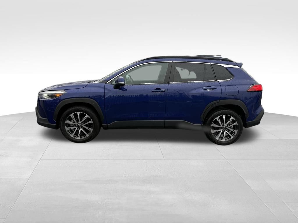 Used 2024 Toyota Corolla Cross XLE image 4