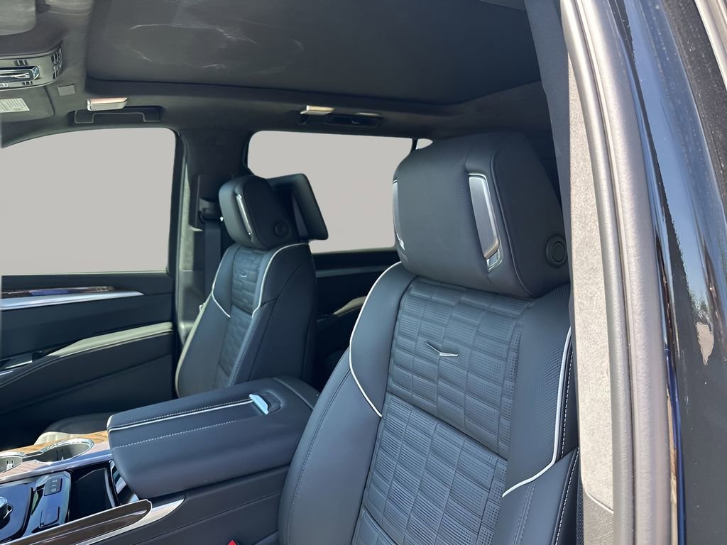 New 2026 Cadillac Escalade ESV Platinum Sport w/ LPO, ONYX Package AWD/4WD image 30
