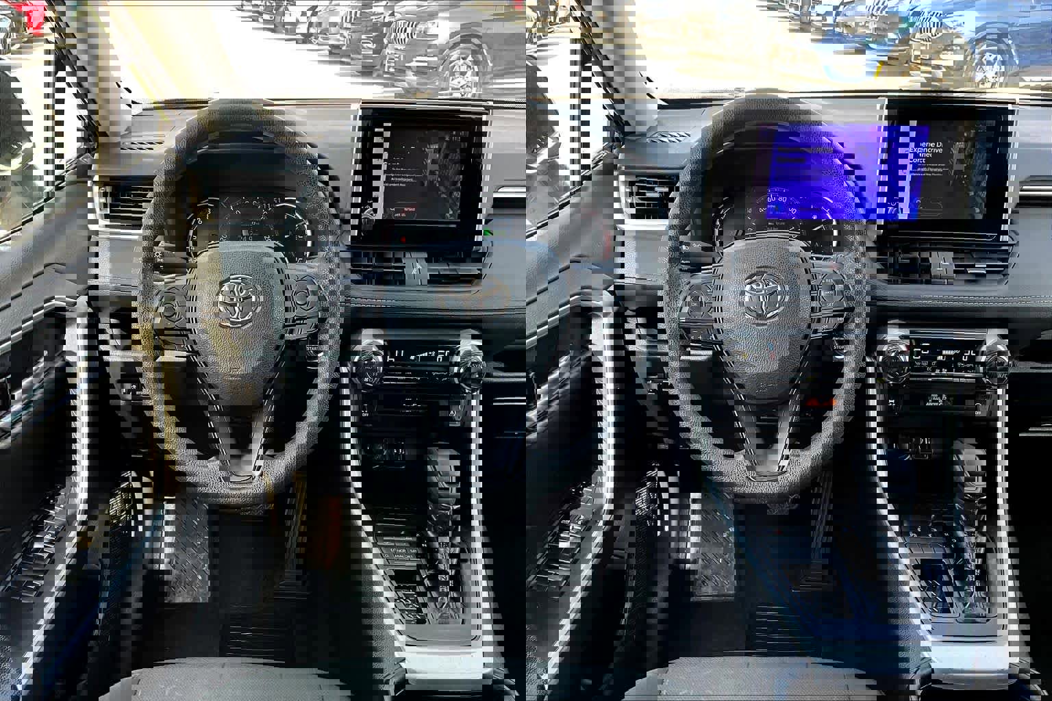 Used 2024 Toyota RAV4 XLE image 5