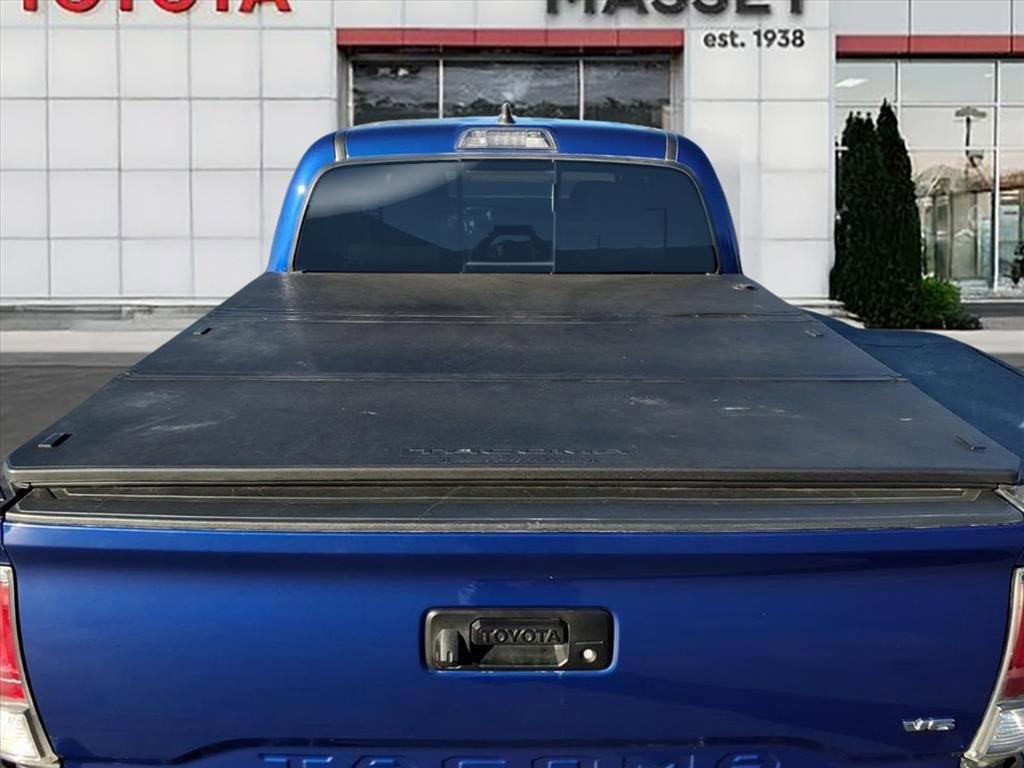 Used 2023 Toyota Tacoma TRD Off-Road w/ Technology Package AWD/4WD image 10