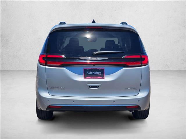 Used 2023 Chrysler Pacifica Limited FWD image 7