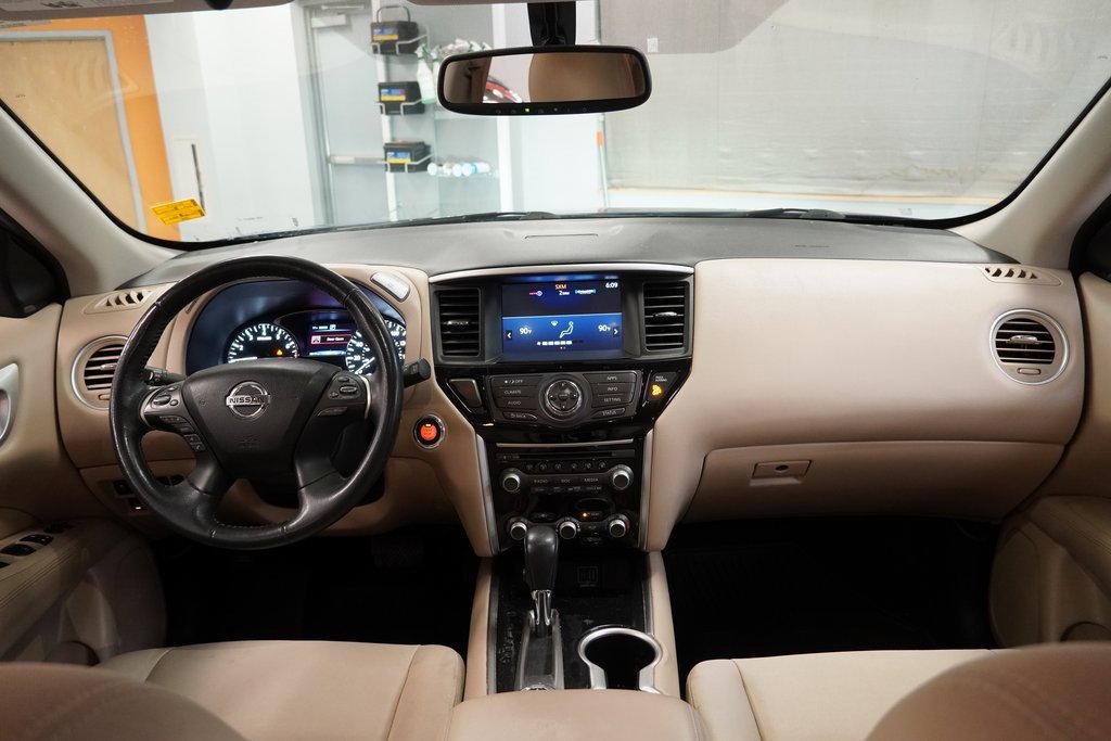 Used 2019 Nissan Pathfinder SV image 18