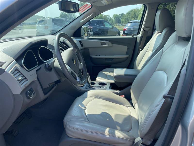Used 2010 Chevrolet Traverse LT FWD image 9