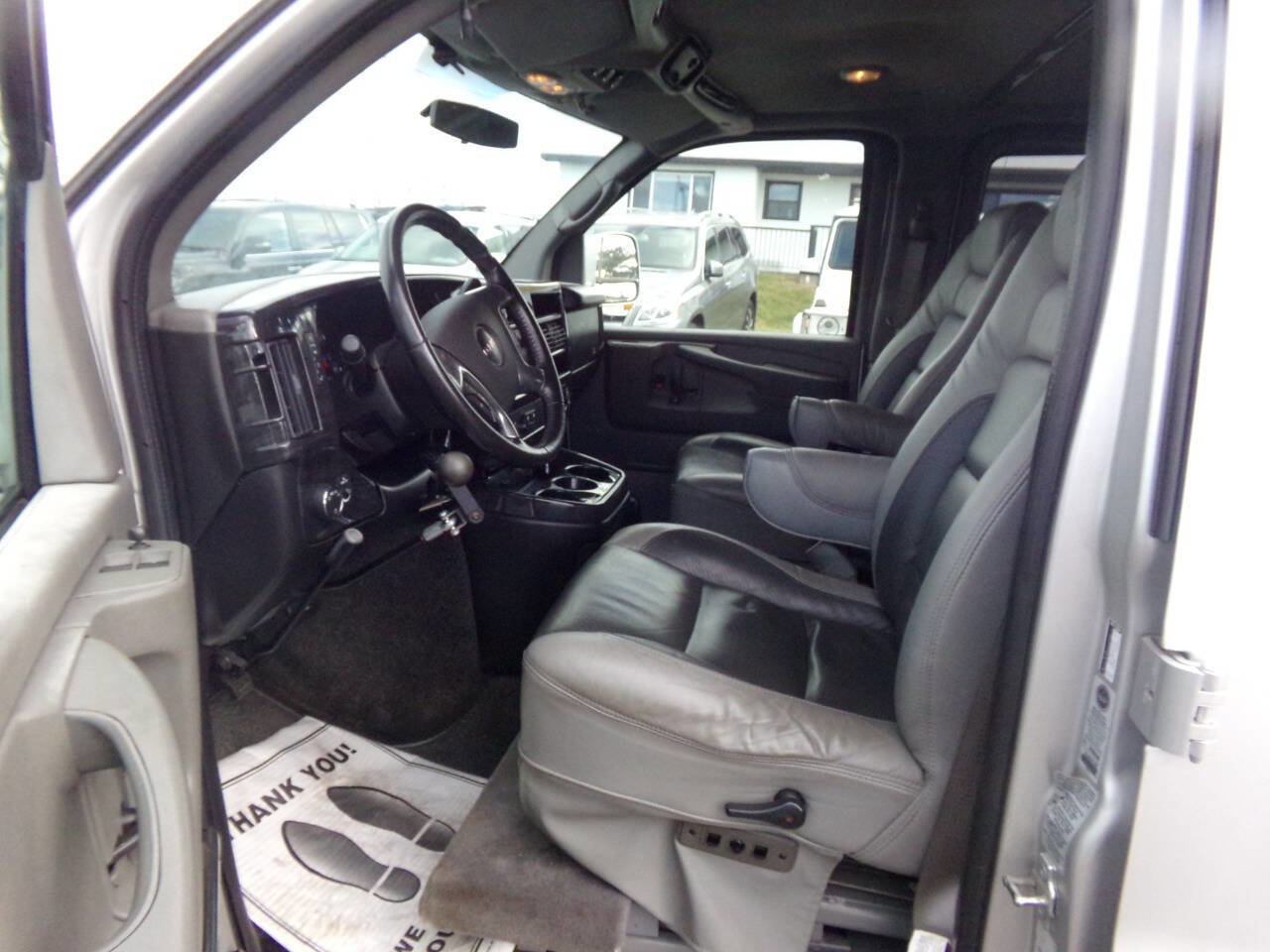 Used 2010 GMC Savana 1500 w/ Preferred Equipment Group image 6