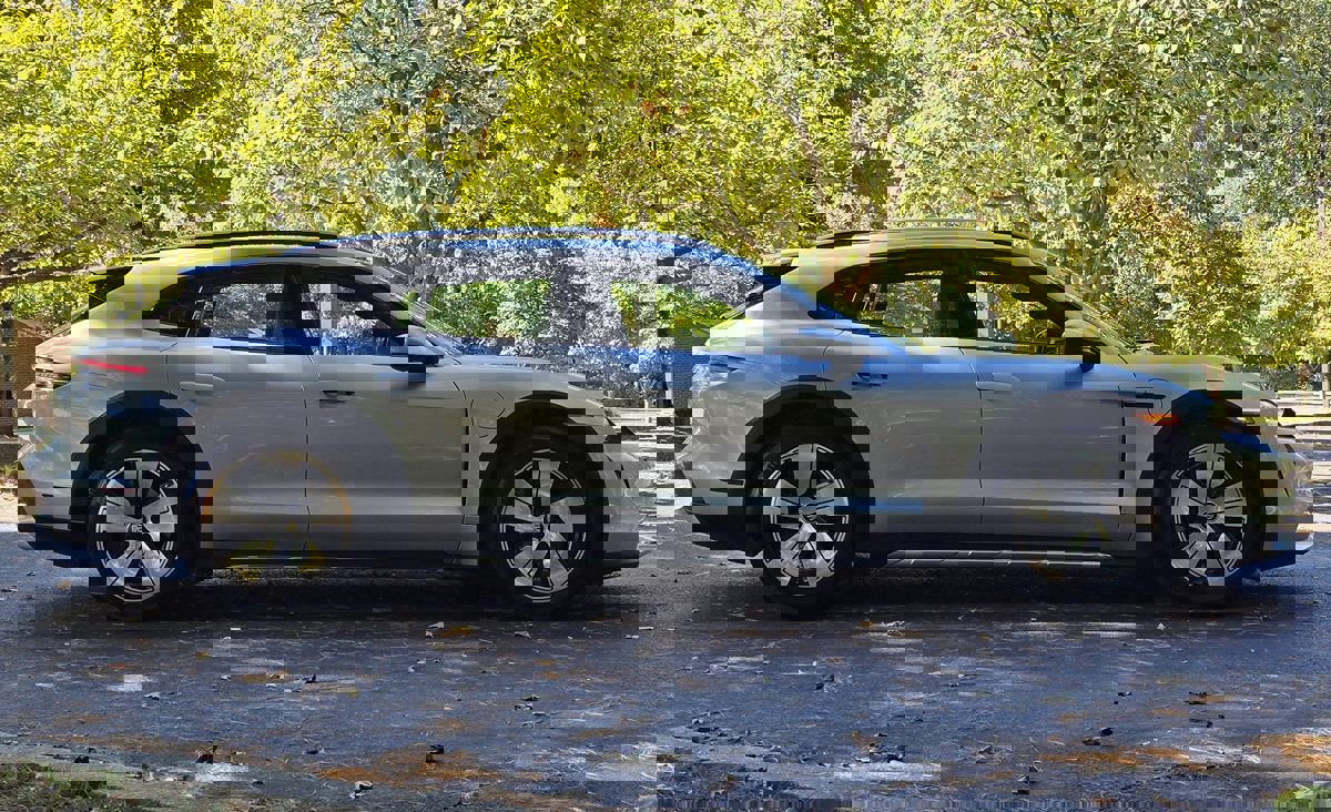 Used 2023 Porsche Taycan 4 Cross Turismo w/ Premium Package image 8