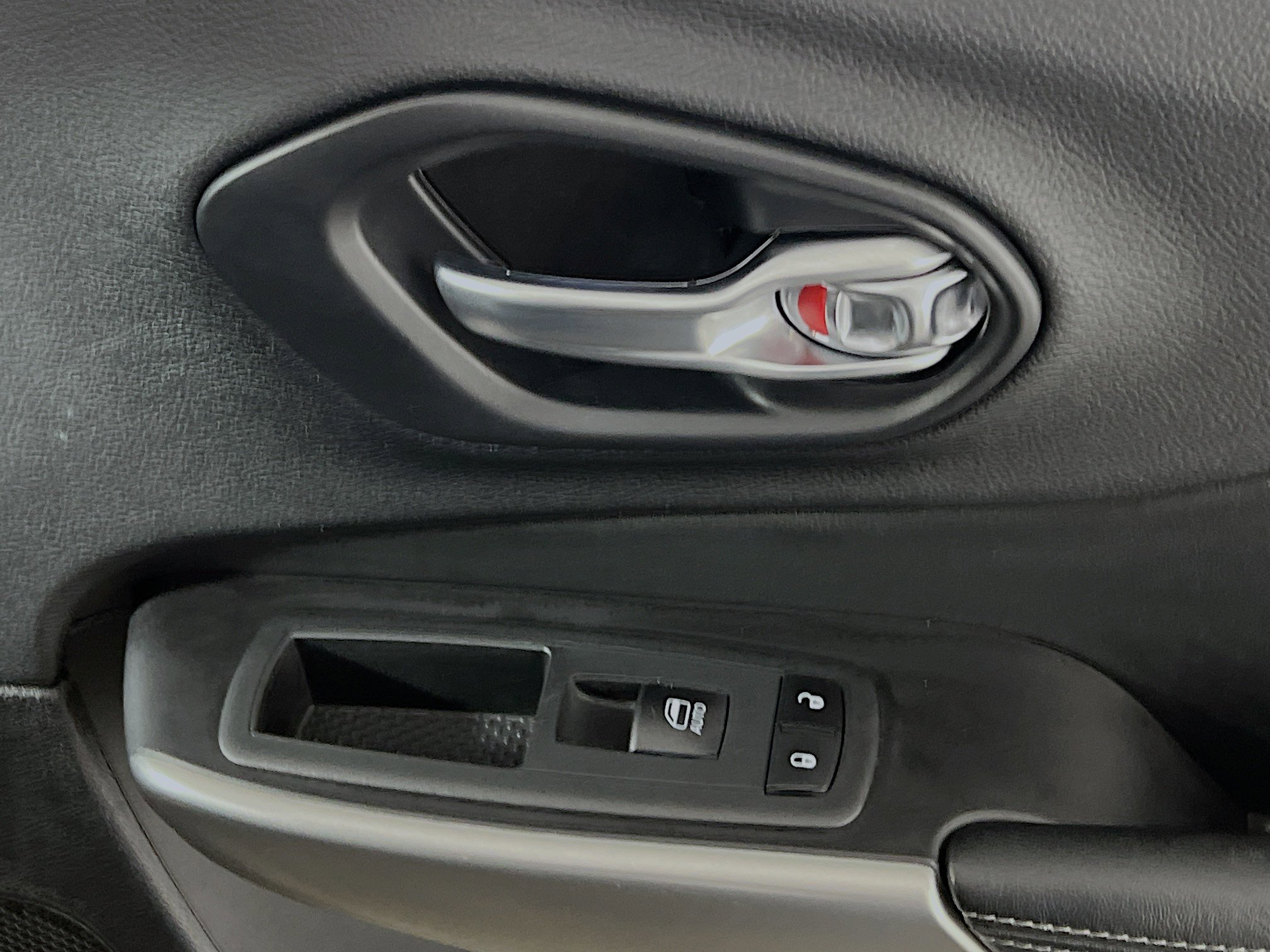 Used 2020 Jeep Cherokee High Altitude image 32