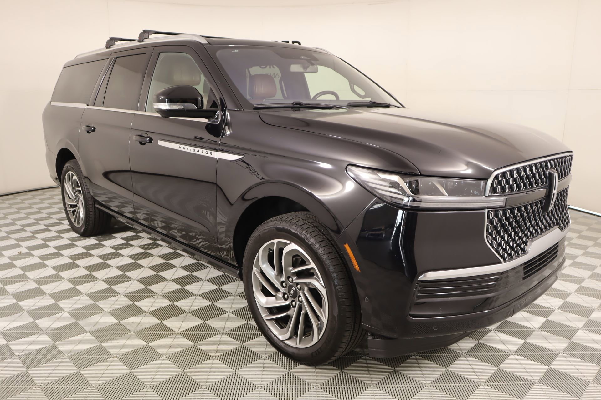 Certified 2025 Lincoln Navigator L Reserve AWD/4WD image 1