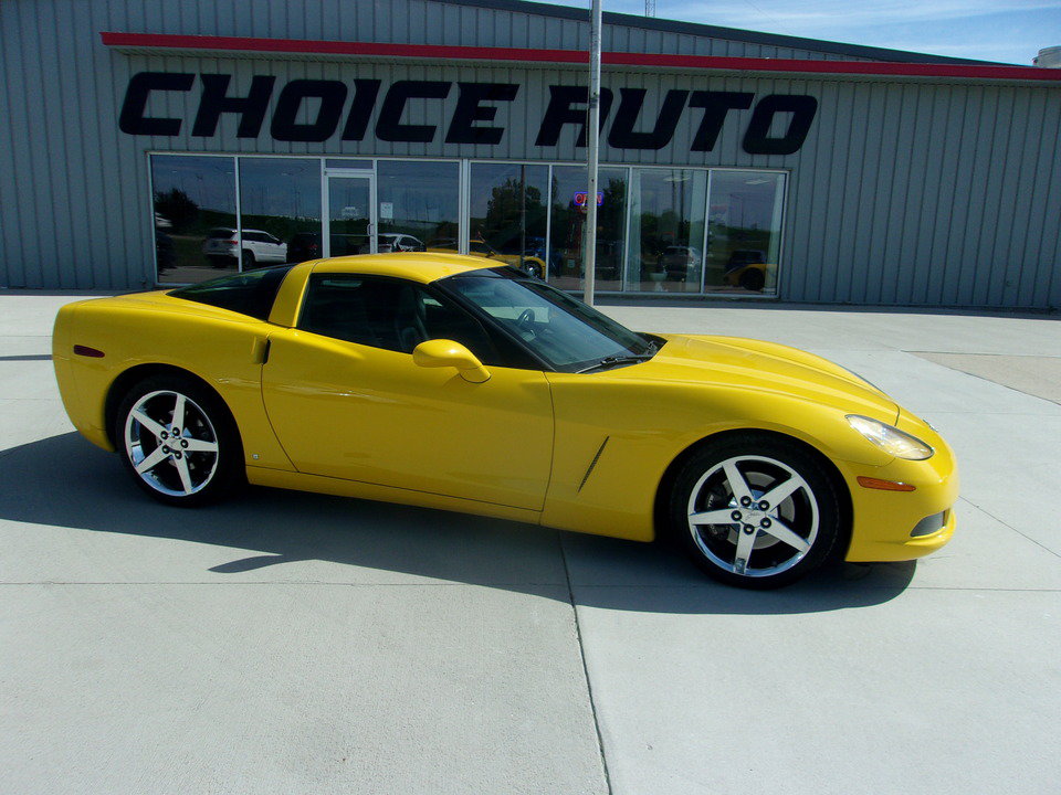 Used 2006 Chevrolet Corvette Coupe w/ Preferred Equipment Group RWD image 2