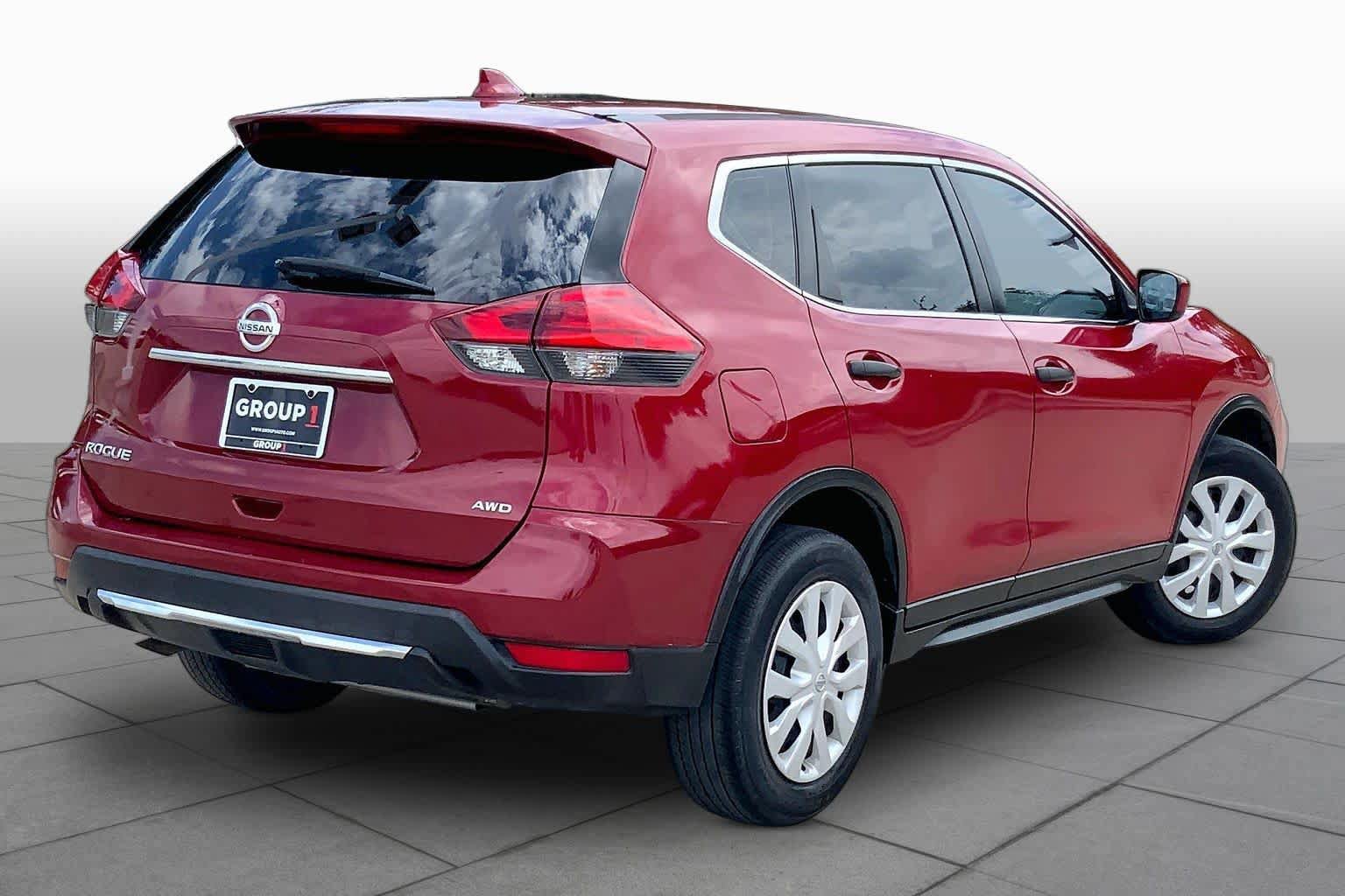 Used 2017 Nissan Rogue S AWD/4WD image 13