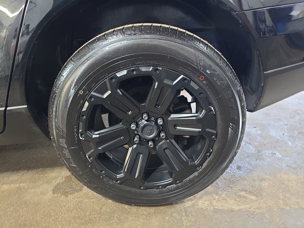 Used 2015 Cadillac SRX Luxury w/ Driver Awareness Package image 33