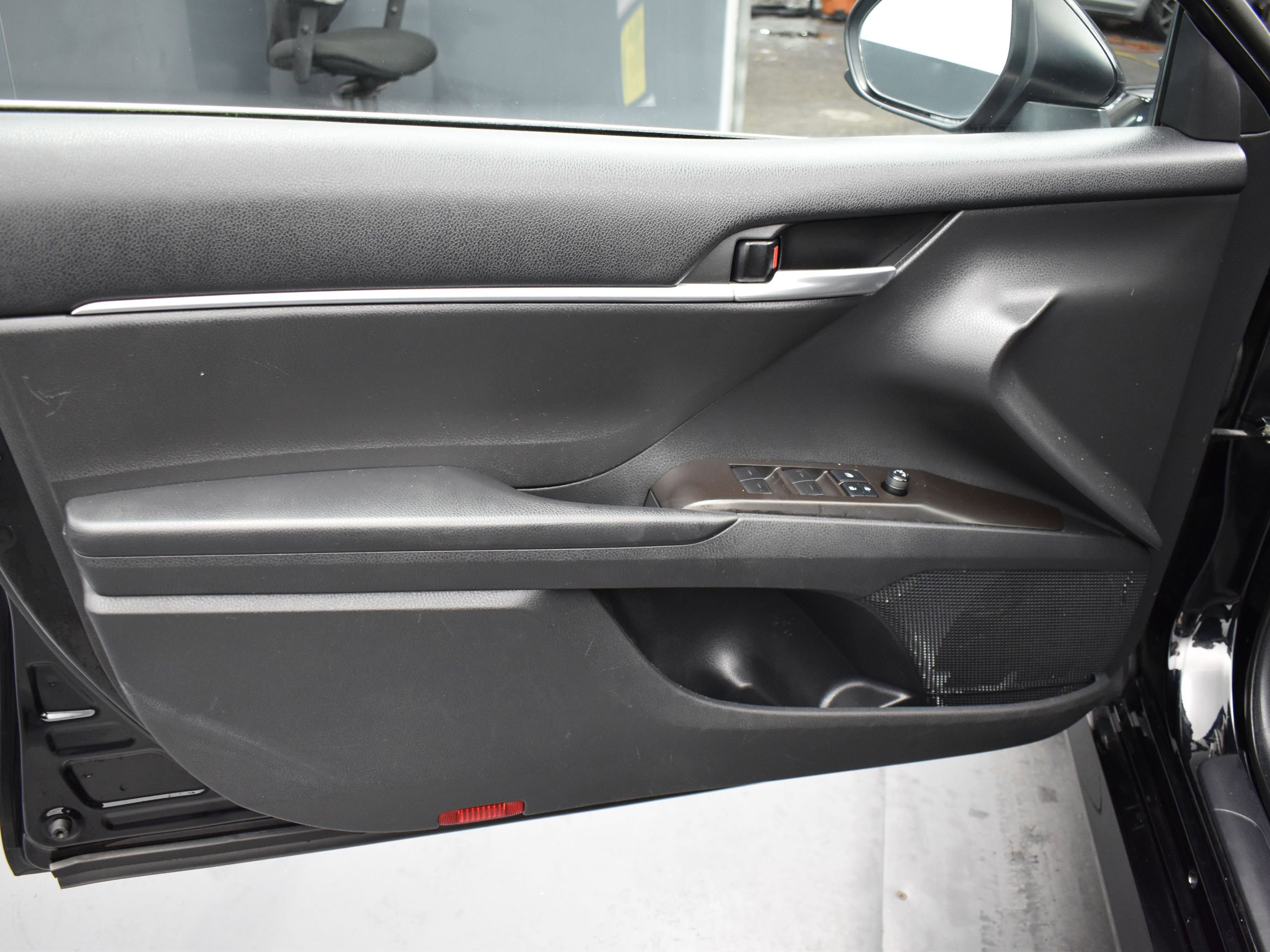 Used 2021 Toyota Camry LE FWD image 9