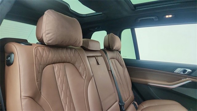 Used 2025 BMW X7 M60i image 26