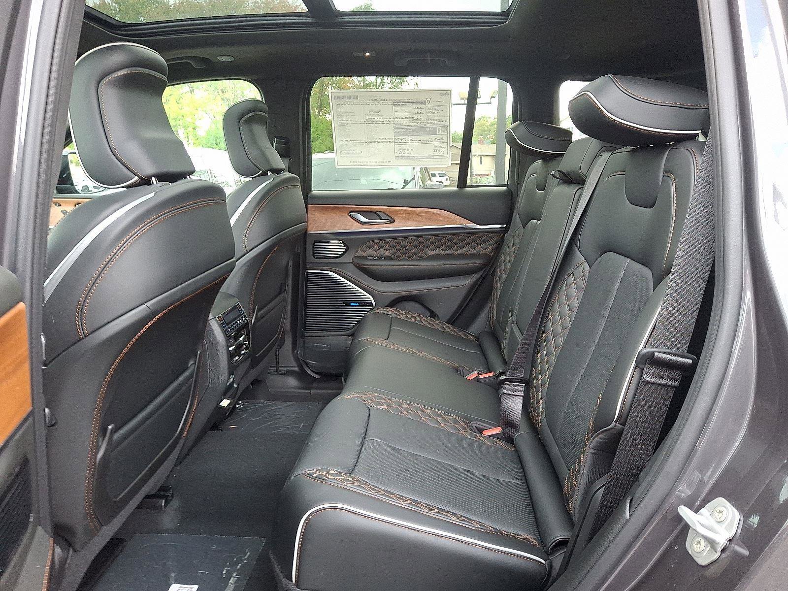 New 2025 Jeep Grand Cherokee Summit image 6