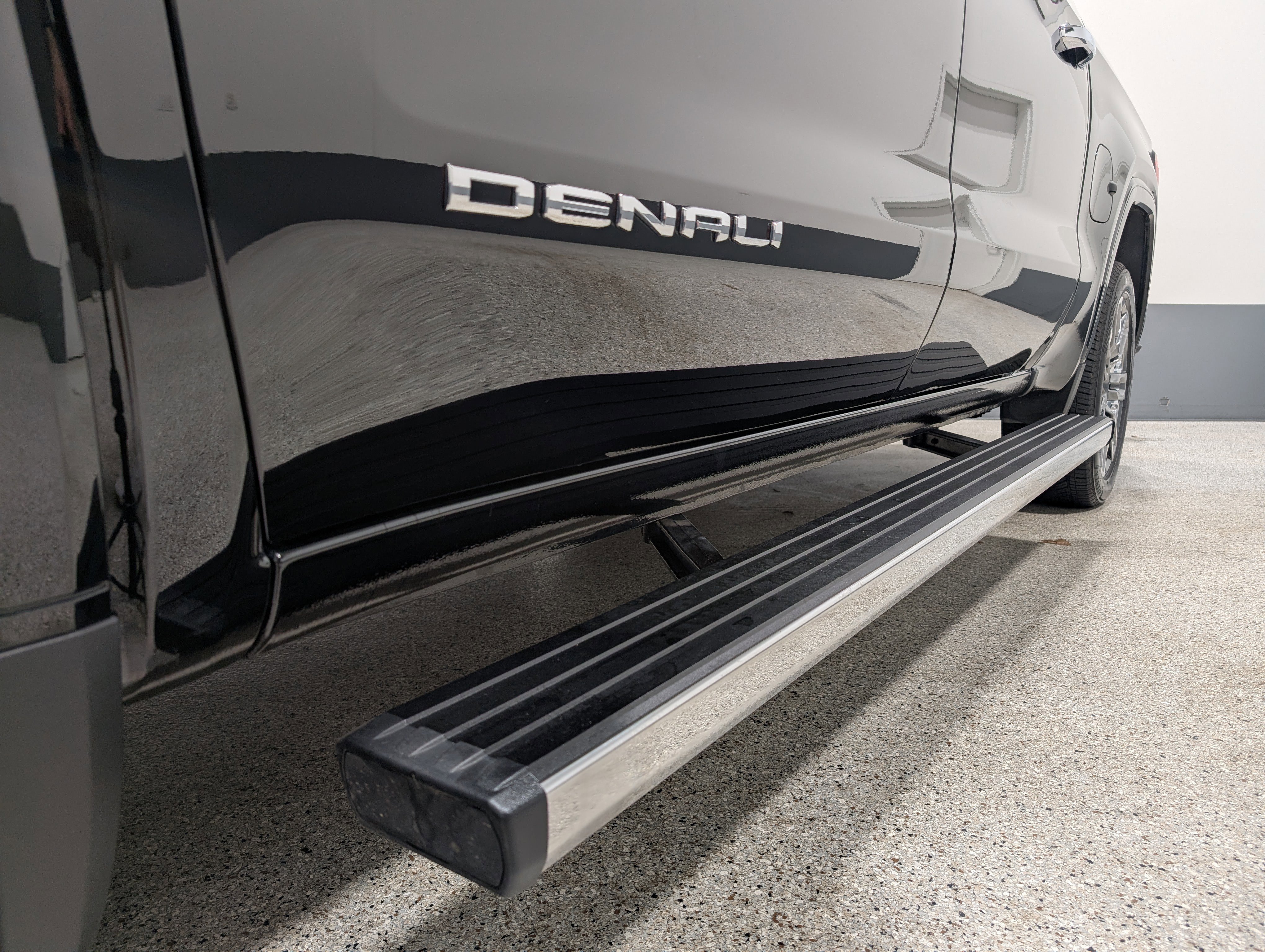 Used 2025 GMC Sierra 1500 Denali Ultimate image 9