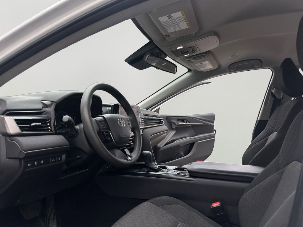 Used 2025 Toyota Camry LE image 9