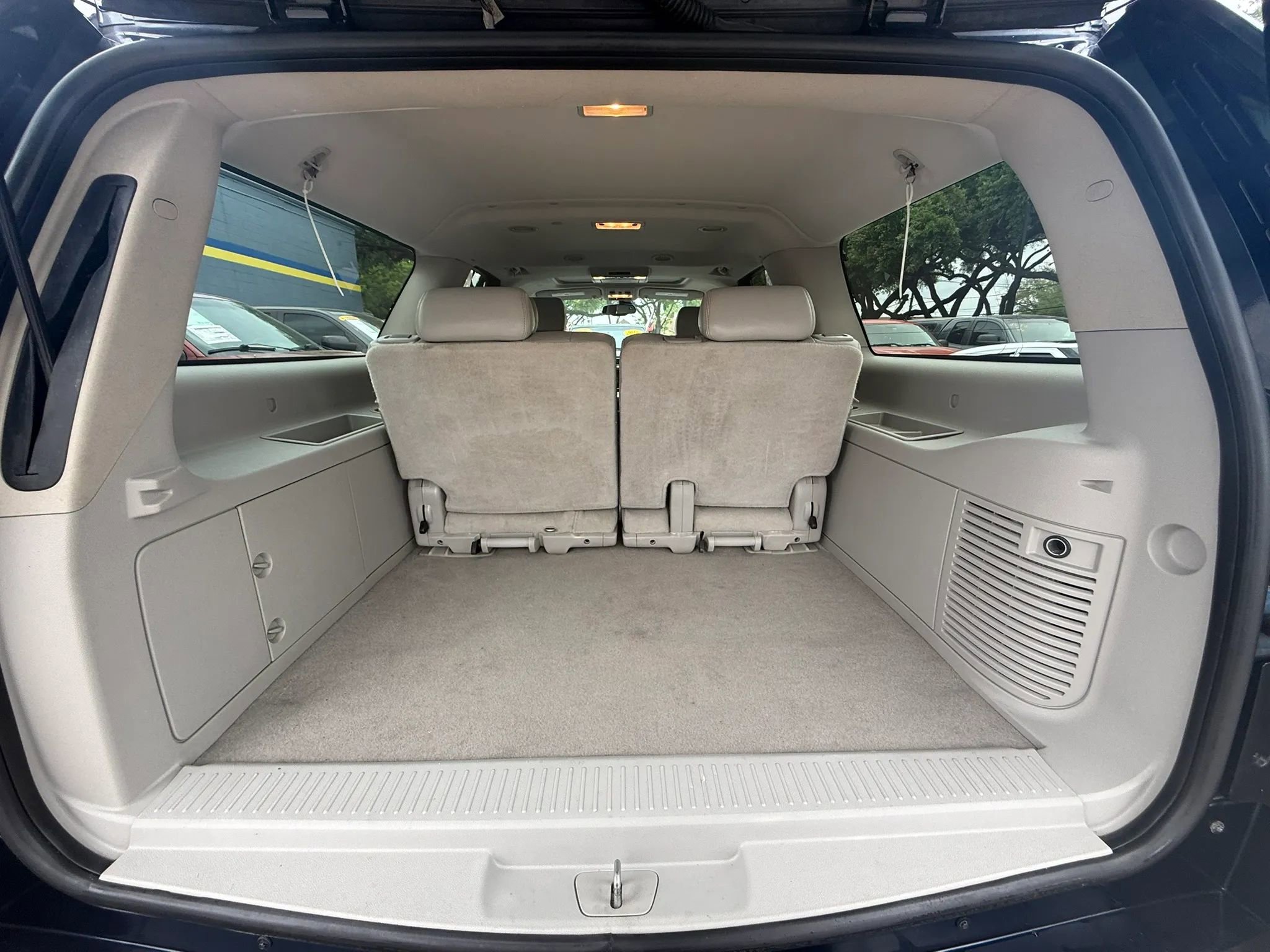 Used 2007 Chevrolet Suburban LTZ w/ LTZ Preferred Equipment Group RWD image 18