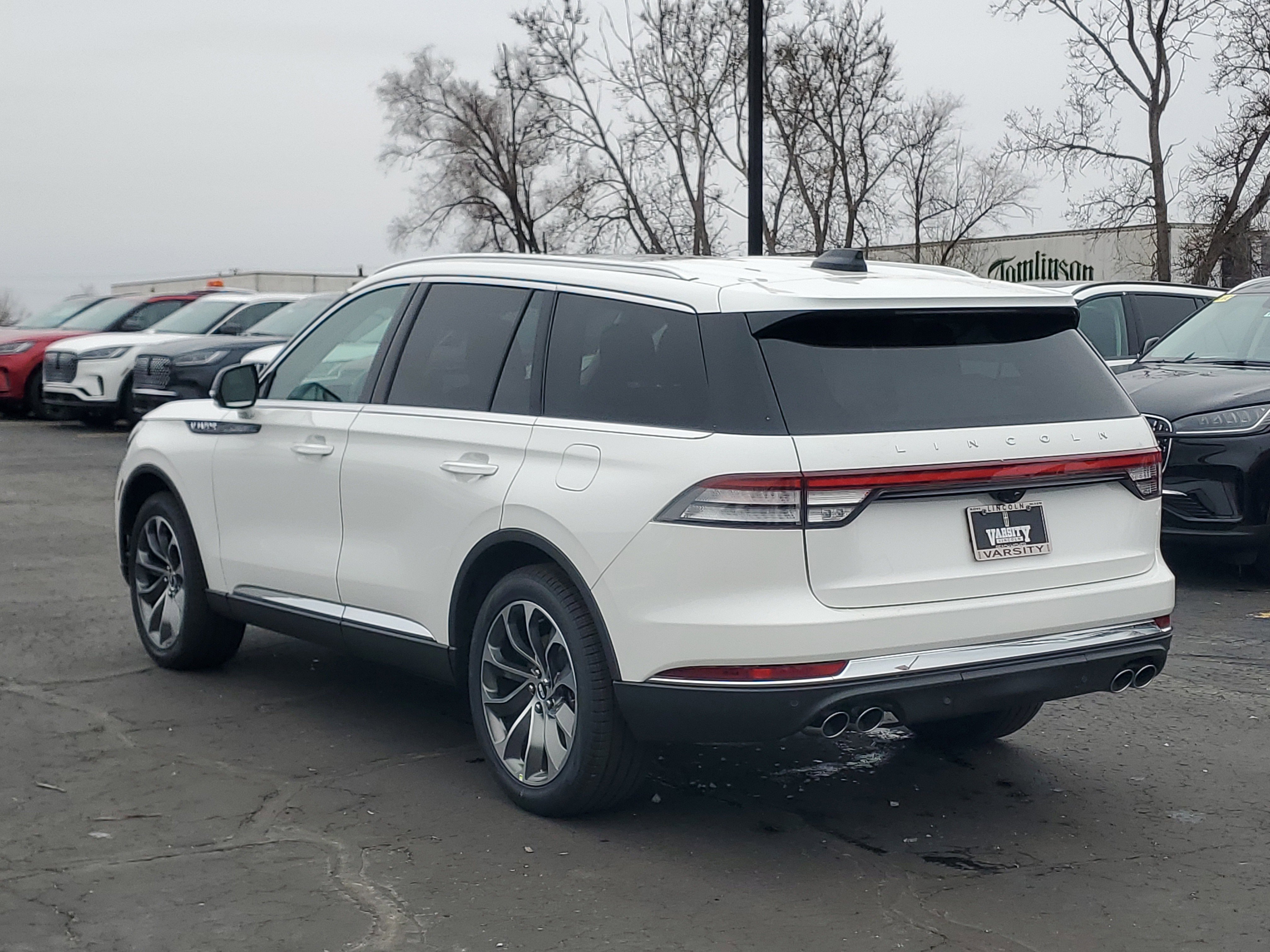 New 2026 Lincoln Aviator AWD image 3