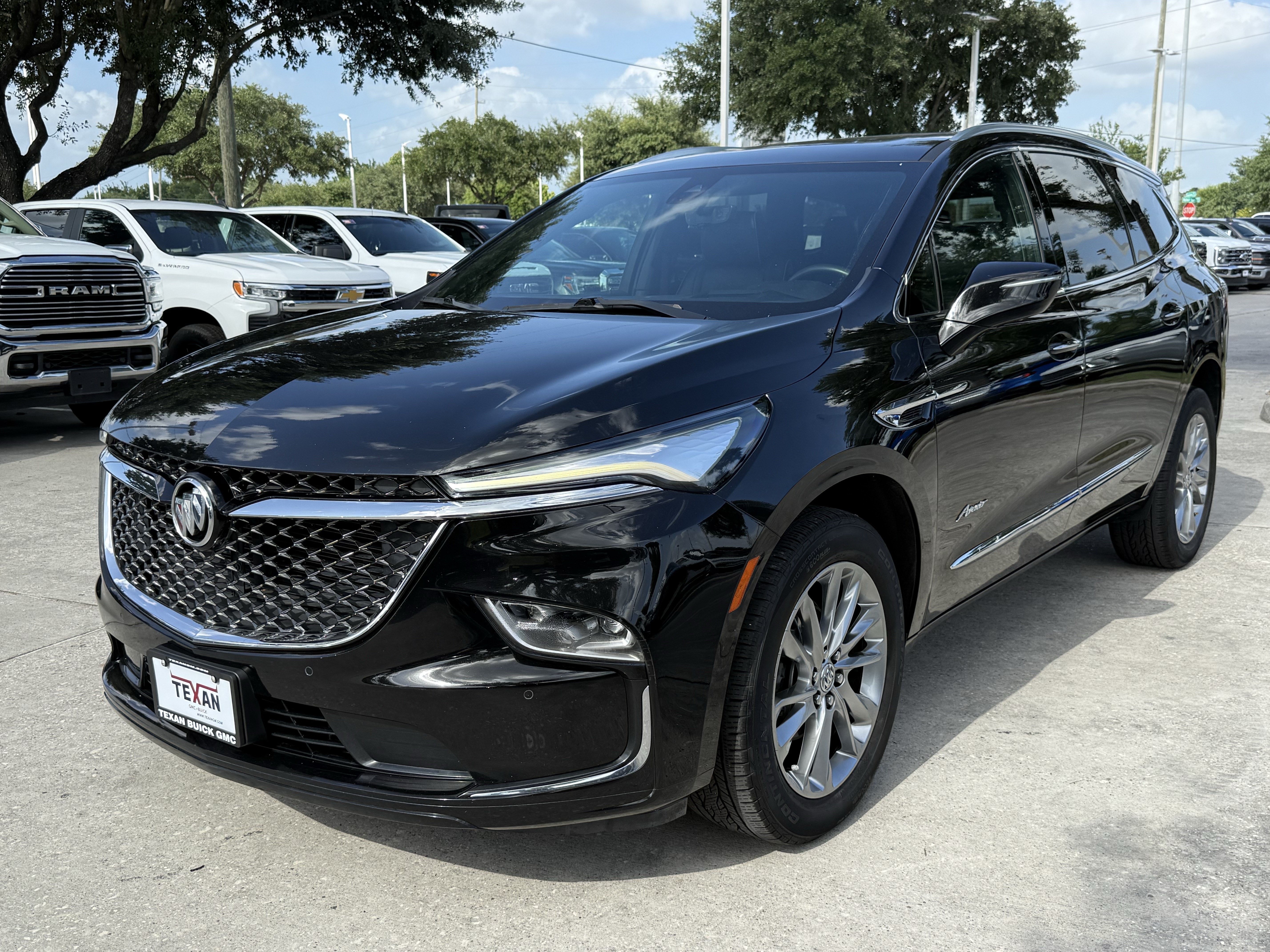 Used 2023 Buick Enclave Avenir w/ Avenir Technology Package FWD image 9