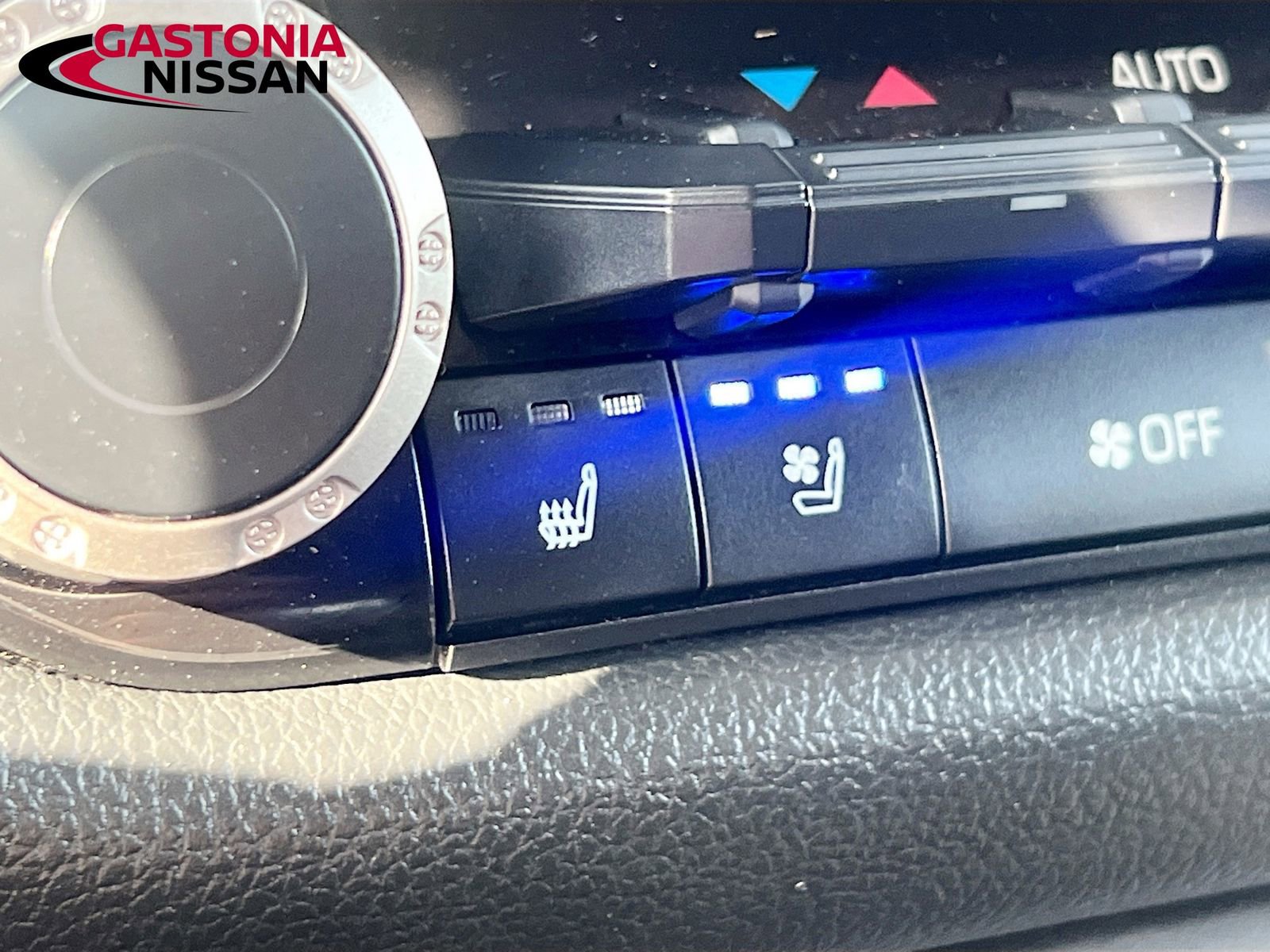 Used 2024 Toyota Tundra Limited w/ Power Package image 27