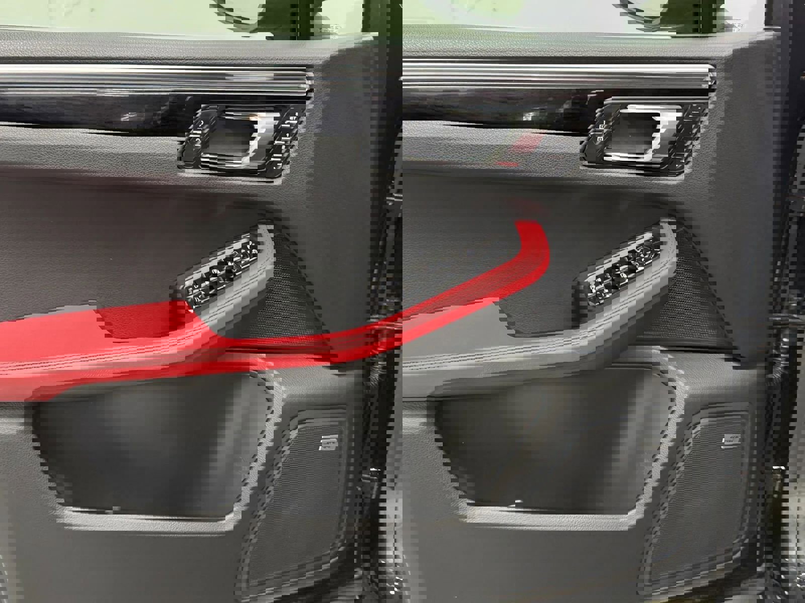 Used 2019 Porsche Macan S w/ Premium Package Plus image 29