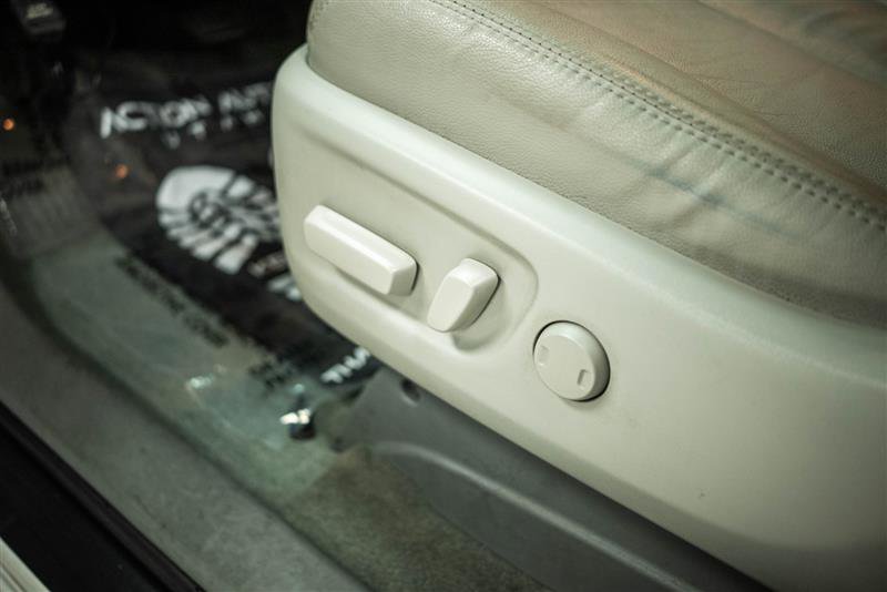 Used 2012 Toyota Sienna XLE image 16