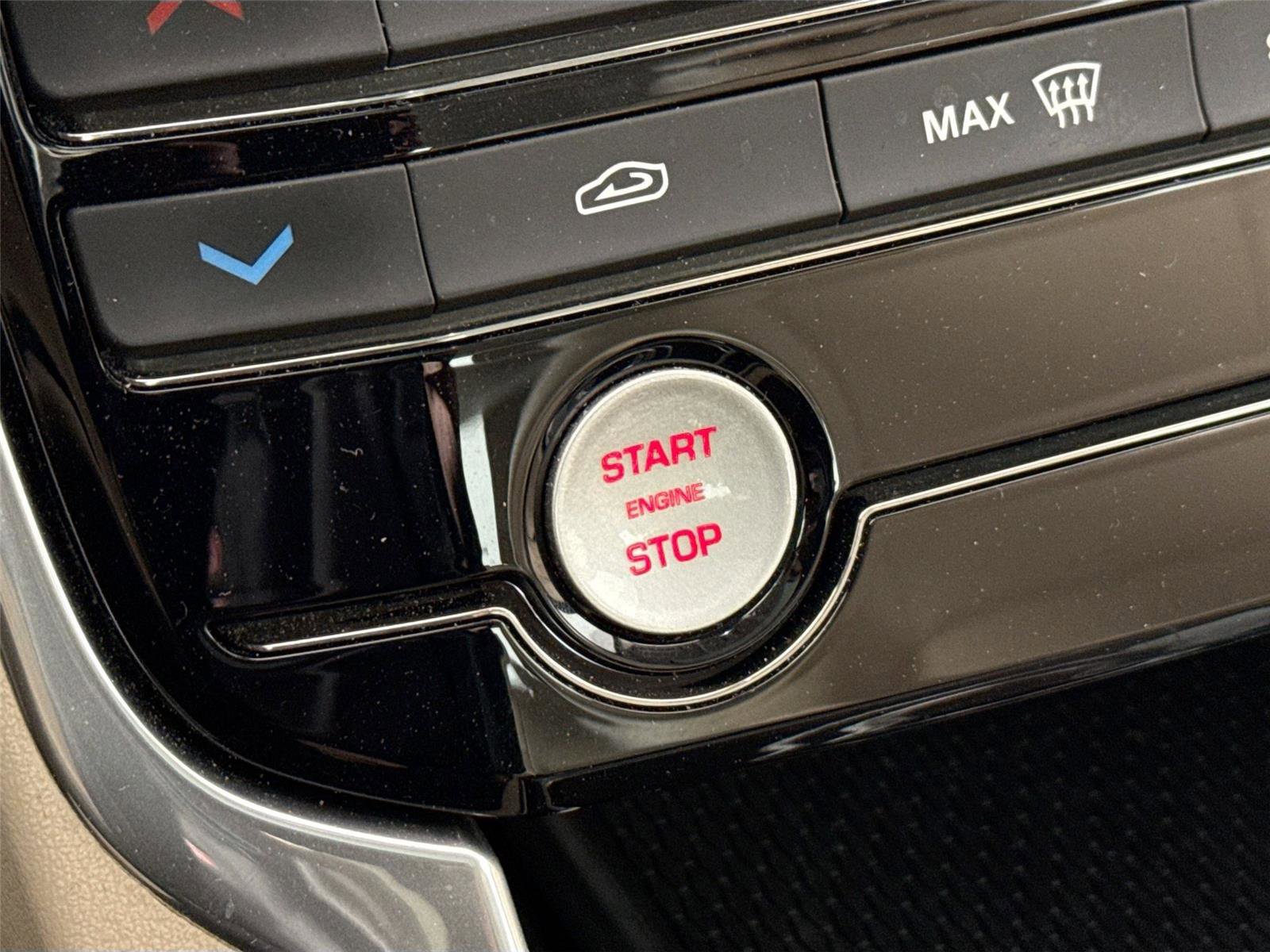 Used 2017 Jaguar XF Prestige image 27