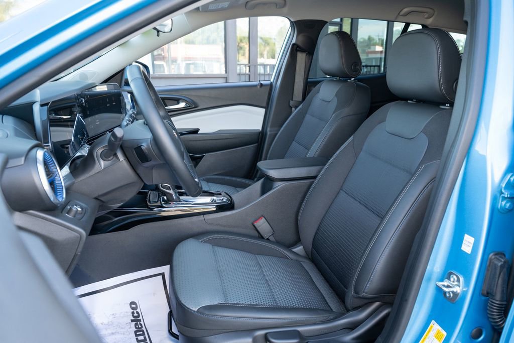 Used 2026 Chevrolet Trax LT w/ LT Convenience Package FWD image 19